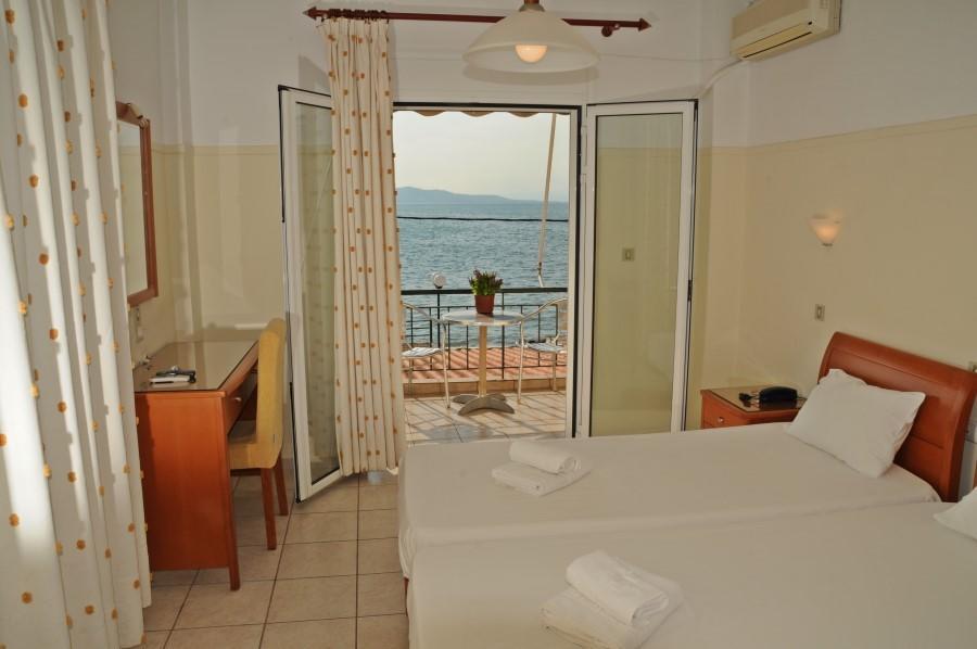 Delfini Hotell Theologos  Rum bild